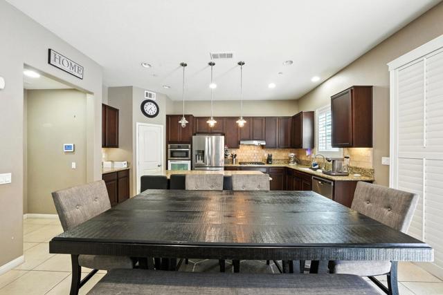 Detail Gallery Image 11 of 48 For 1528 Carpinteria St, Chula Vista,  CA 91913 - 5 Beds | 4 Baths