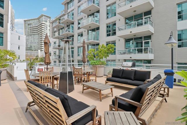 206 Park Blvd, San Diego CA: https://media.crmls.org/mediaz/8d5cdb31-e471-4417-af5b-61416035761a.jpg