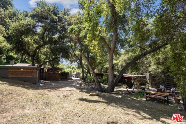 1256 N Topanga Canyon Boulevard, Topanga CA: https://media.crmls.org/mediaz/8d5d3352-24be-4c65-860c-f4ba14cd5122.jpg