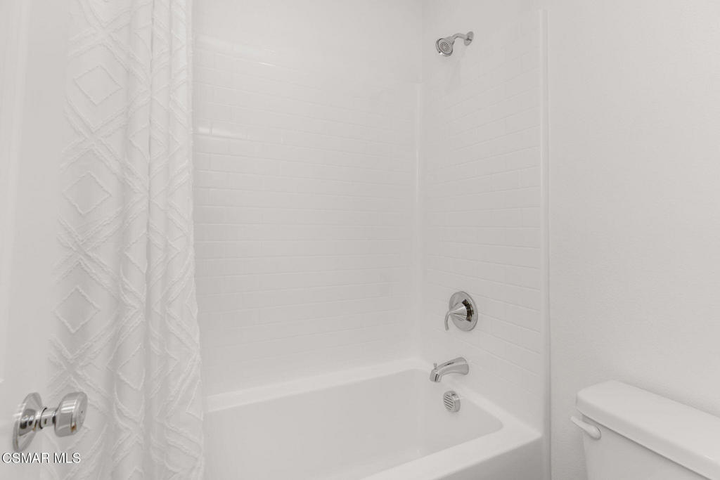 https://media.crmls.org/mediaz/8d5d9978-683f-46c3-853b-fa0b6dbec072.jpg?preset=X-Large