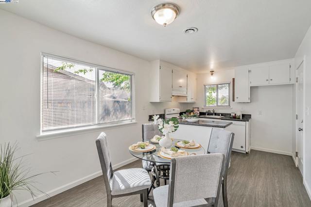 8629 Beverly Lane, Dublin CA: https://media.crmls.org/mediaz/8d5dee98-76ab-4b2b-b1f2-f74cdd09d4af.jpg