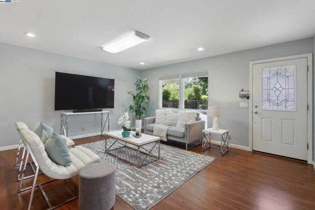 688 Danville Blvd, Danville CA: https://media.crmls.org/mediaz/8d5f9e5c-408d-4f3f-955c-e23b7b59d0b0.jpg