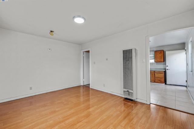 1250 147th Ave, San Leandro CA: https://media.crmls.org/mediaz/8d6003d6-e8fd-4688-a46e-6da38cb264fc.jpg