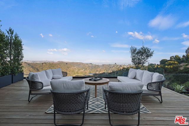 Drew Fenton | 2304 Donella Circle Los Angeles CA | MLS: 7392445