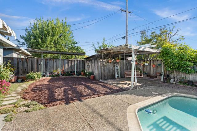 1607 Clarkspur Lane, San Jose CA: https://media.crmls.org/mediaz/8d606306-2971-40f3-9087-df7222f25684.jpg