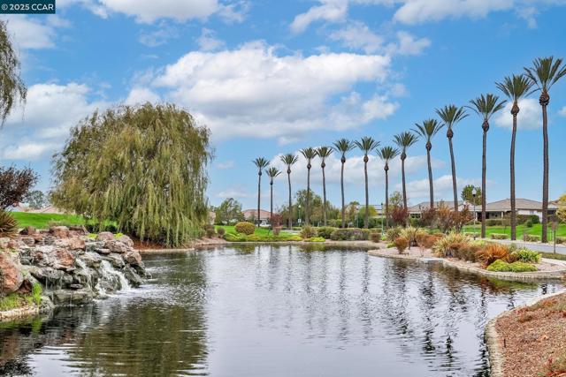 304 Birch Ridge Dr, Rio Vista CA: https://media.crmls.org/mediaz/8d613208-b858-4cee-8c2d-d3e84a49a596.jpg