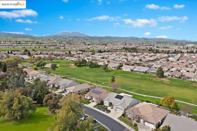 625 Pomona Dr, Brentwood CA: https://media.crmls.org/mediaz/8d614144-d708-46f5-862e-d4ae90fa5324.jpg