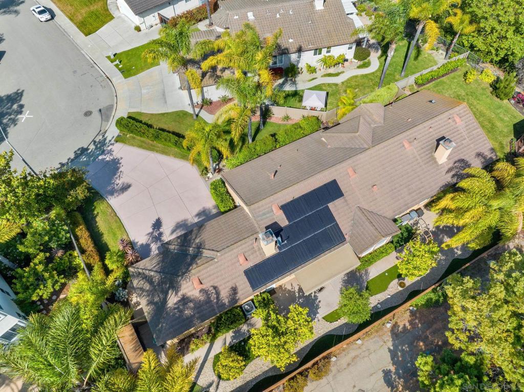 https://media.crmls.org/mediaz/8d614d01-ebcb-46a8-a27f-202928d22372.jpg?preset=X-Large