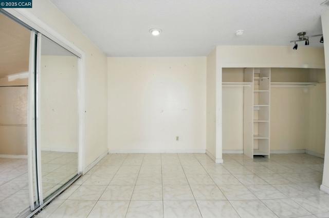 9121 Eaglepoint Ln, Stockton CA: https://media.crmls.org/mediaz/8d615c12-9ace-4449-8374-89166a2eb8e1.jpg