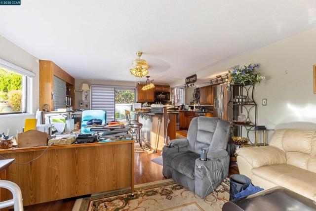 716 Gelston Pl, El Cerrito CA: https://media.crmls.org/mediaz/8d61c7f0-e564-41de-b137-a1b549253f56.jpg