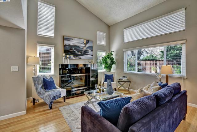 30 San Vicente Ct, Danville CA: https://media.crmls.org/mediaz/8d62c5af-93df-485a-8611-1efac9319cac.jpg