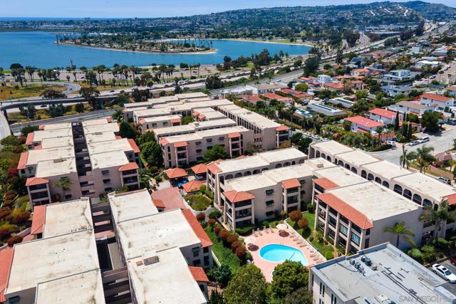 2510 Clairemont Dr, San Diego CA: https://media.crmls.org/mediaz/8d62d35e-164b-4e26-aa9d-7396512673b6.jpg