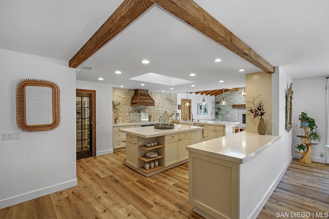 6026 La Granada, Rancho Santa Fe CA: https://media.crmls.org/mediaz/8d62ea74-aeb6-4127-99c3-67384907863a.jpg