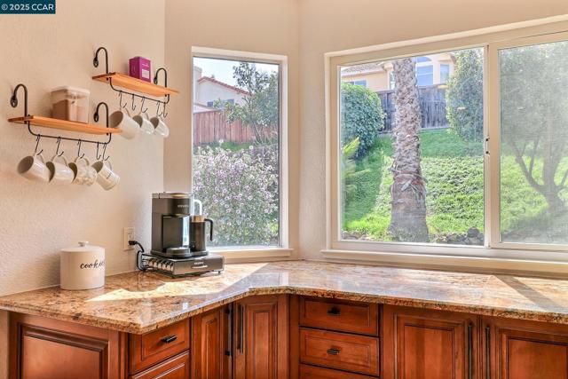 1728 Peachwillow St, Pittsburg CA: https://media.crmls.org/mediaz/8d640529-7544-40cb-be00-6133830ba22d.jpg