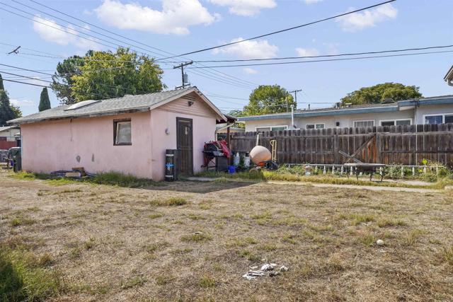 127 W 5Th Avenue, Escondido CA: https://media.crmls.org/mediaz/8d64305b-214c-40af-8635-ac07799512f0.jpg