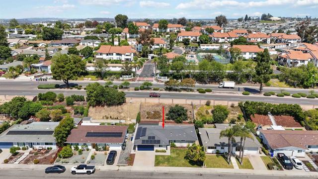 918 La Tierra Dr, San Marcos CA: https://media.crmls.org/mediaz/8d64b729-0b04-4580-b8df-f40446e12e7c.jpg