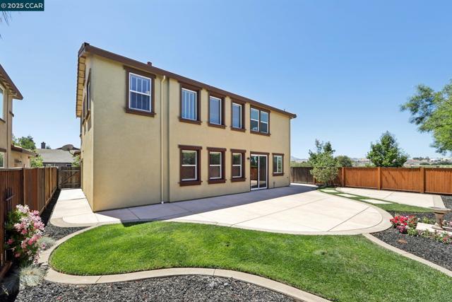 1610 Coventry Dr, Oakley CA: https://media.crmls.org/mediaz/8d64cd88-8602-4e57-bb8b-2393f806a794.jpg