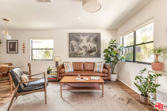 716 Academy Road, Los Angeles CA: https://media.crmls.org/mediaz/8d650be6-0569-4bea-af2f-dc35508c0ed2.jpg