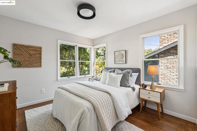 4479 Elinora Ave, Oakland CA: https://media.crmls.org/mediaz/8d656816-00bb-4cbf-8671-858458aa8240.jpg