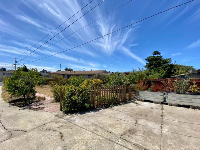 1076 Grand Avenue, South San Francisco CA: https://media.crmls.org/mediaz/8d66097e-db47-4bad-a535-58efbe679a9e.jpg