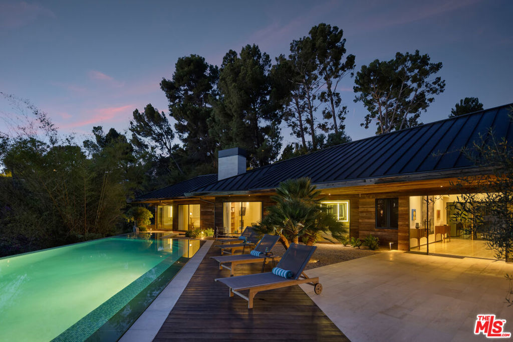 1120 El Retiro Way