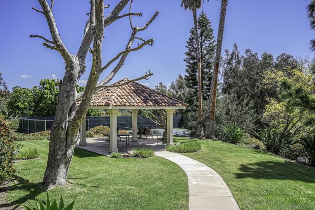 5305 La Crescenta, Rancho Santa Fe CA: https://media.crmls.org/mediaz/8d66b37b-7c4f-4b2f-be29-c0e13253a12f.jpg