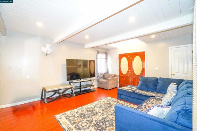 37 Wharf Dr, Bay Point CA: https://media.crmls.org/mediaz/8d675964-336b-4267-ad10-22449a2610d0.jpg