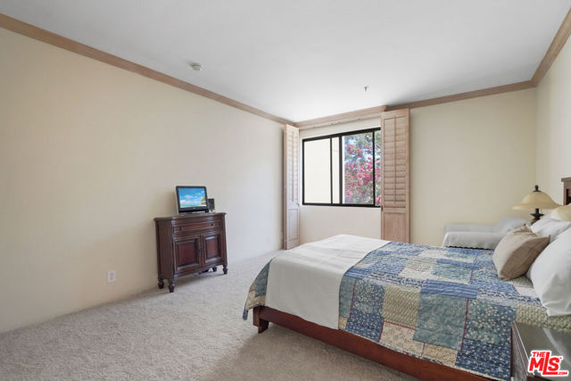 2102 Century Park Lane, Los Angeles CA: https://media.crmls.org/mediaz/8d67a00c-2679-439f-bce1-2a37d951b6d9.jpg