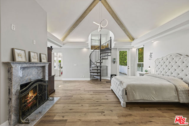 8944 Enfield Avenue, Sherwood Forest CA: https://media.crmls.org/mediaz/8d67f75e-50d4-49a3-817f-cc3cb4afd67d.jpg