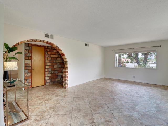9980 Hoylake Road, Desert Hot Springs CA: https://media.crmls.org/mediaz/8d685b3f-c732-4240-97b0-2f2dbc0e8fb1.jpg