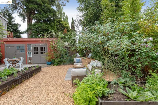 1110 Chaucer St, Berkeley CA: https://media.crmls.org/mediaz/8d686764-f894-48f5-88db-77de39eb07f5.jpg