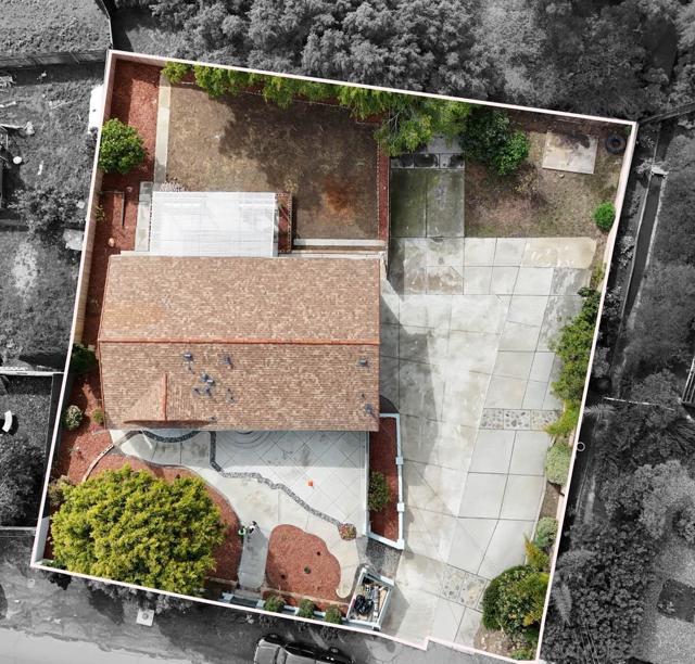 361 E Indian Rock Rd, Vista CA: https://media.crmls.org/mediaz/8d68f2b4-0070-414f-bf0c-c26b4247894d.jpg