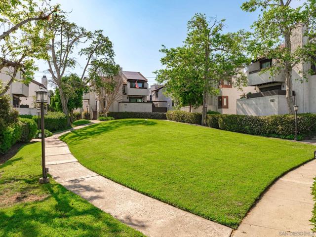 2298 Caminito Pajarito, San Diego CA: https://media.crmls.org/mediaz/8d691138-3e86-46cc-b9e7-c87f0b703c39.jpg