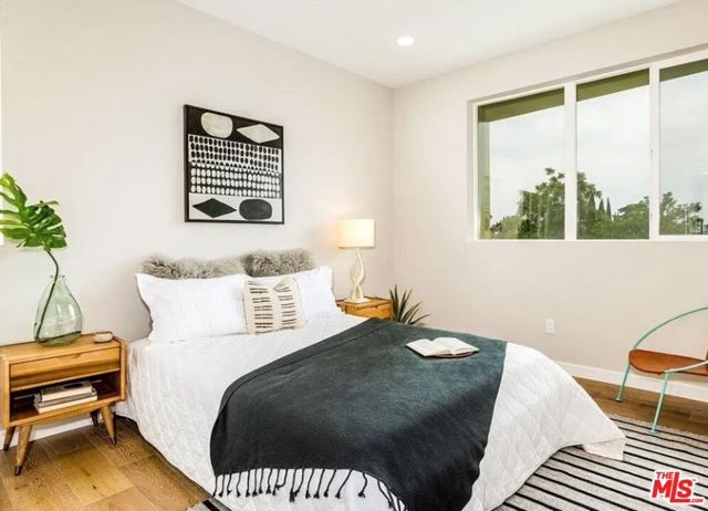 1246 1/2 Gordon Street, Los Angeles CA: https://media.crmls.org/mediaz/8d69c4b0-6ec8-42a6-90db-4657fbbf2657.jpg