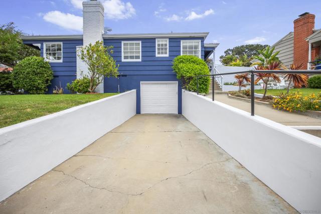1205 Park Row, La Jolla CA: https://media.crmls.org/mediaz/8d6a1a1c-4676-425c-a36d-5ebcc897cdc1.jpg
