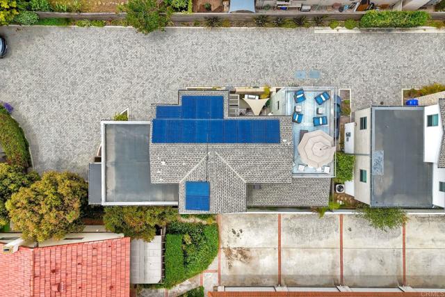 295 Chinquapin Ave, Carlsbad CA: https://media.crmls.org/mediaz/8d6b7591-5da9-49a7-a638-ebd5dfa5dd5e.jpg