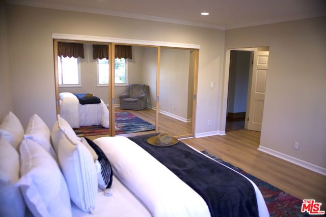 11502 Dona Teresa Drive, Studio City CA: https://media.crmls.org/mediaz/8d6b770d-b5e8-4d3a-9a1d-70b42d96811e.jpg