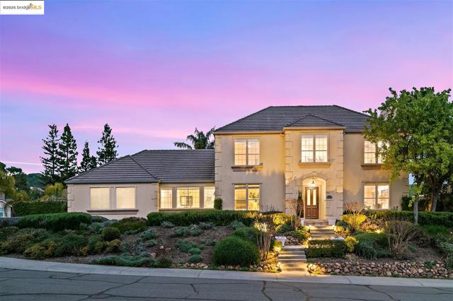 3266 Congressional Cir, Fairfield CA: https://media.crmls.org/mediaz/8d6bb948-3a86-4046-ab3c-b36055cce71a.jpg