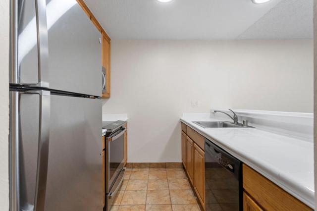 288 Whitmore Street, Oakland CA: https://media.crmls.org/mediaz/8d6bc4e9-9261-45c7-9cda-d59e23573f16.jpg