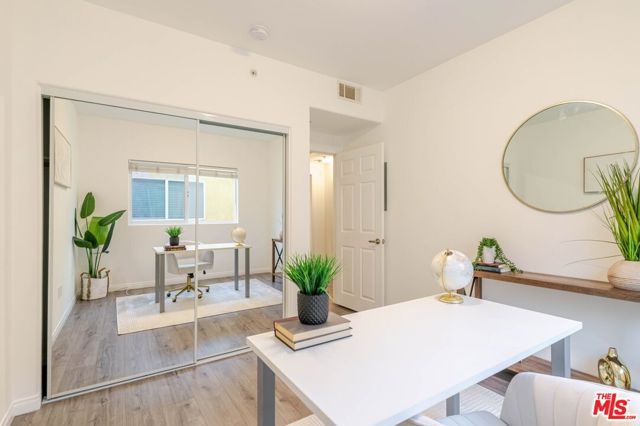 5521 Kester Avenue, Sherman Oaks CA: https://media.crmls.org/mediaz/8d6cb047-fa9f-48ac-a4ce-adcf796f5fc8.jpg