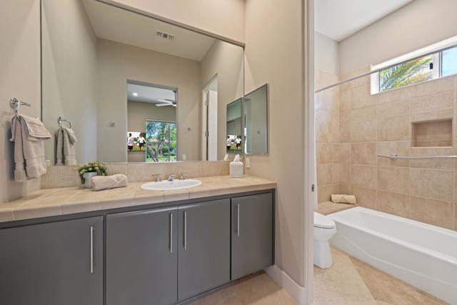 306 Loch Lomond Road, Rancho Mirage CA: https://media.crmls.org/mediaz/8d6cb345-e388-4b93-9a6e-12255a440fa1.jpg