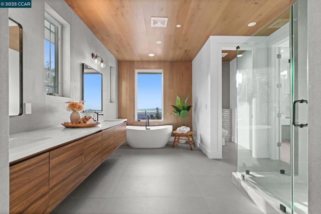 9 Turner Ct, Oakland CA: https://media.crmls.org/mediaz/8d6da91a-8ab2-4126-bcf4-0766ab7bb6d0.jpg