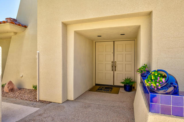 212 S Kavenish Drive, Rancho Mirage CA: https://media.crmls.org/mediaz/8d6e5e19-c7d5-44d6-aa5e-222d07a8ccb3.jpg