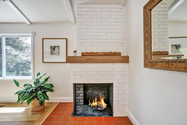 33039 Palmetto Dr, Union City CA: https://media.crmls.org/mediaz/8d6eac01-edda-4ace-96d1-6842c12657b7.jpg