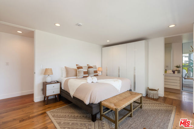 6320 VIA CATALDO Street, Malibu CA: https://media.crmls.org/mediaz/8d6ed85b-8827-46d8-bc15-ee9114862524.jpg