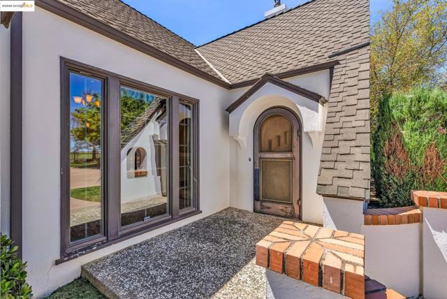 11081 BRENTWOOD BLVD., Brentwood CA: https://media.crmls.org/mediaz/8d6f30e6-2574-497d-91ce-8d0d805f6b81.jpg
