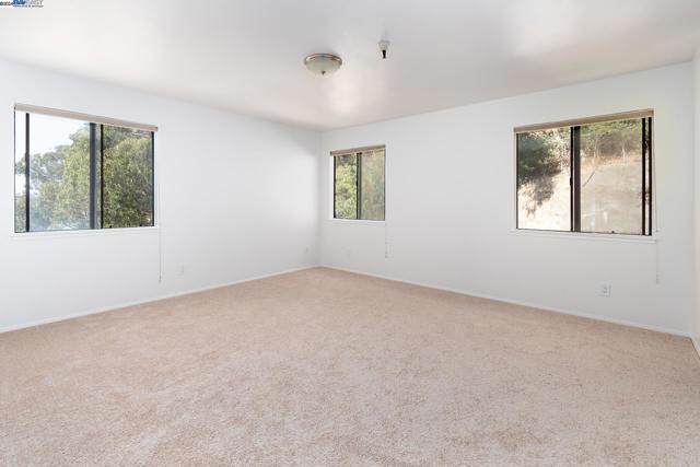 Image 21 of 32 For 545 Pierce Street  3301