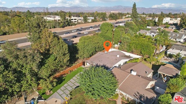 4656 Greenbush Avenue, Sherman Oaks CA: https://media.crmls.org/mediaz/8d6fdbe5-d9bc-4aa9-b06d-4416d819f1dc.jpg