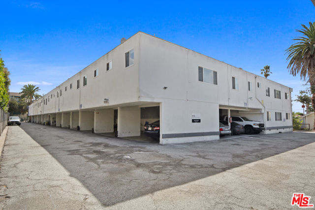 115 N Oak Street, Inglewood CA: https://media.crmls.org/mediaz/8d6ffc38-43f6-49e8-8fc6-ac3903aa2f80.jpg