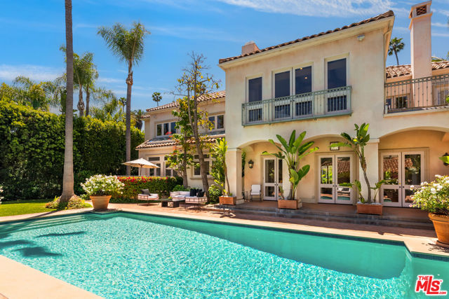 812 N BEDFORD Drive, Beverly Hills CA: https://media.crmls.org/mediaz/8d702133-ae91-4e39-993a-20391f608afe.jpg